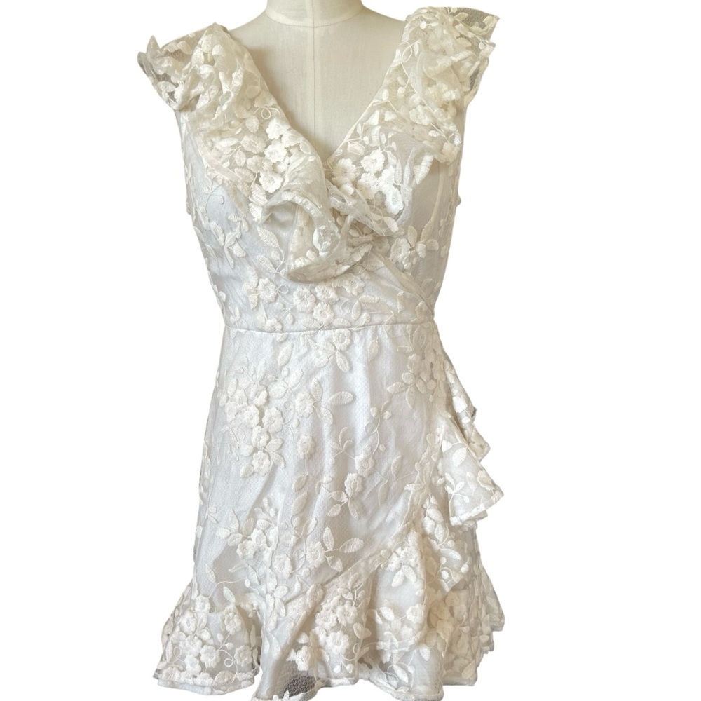 ❤️ BB Dakota ‘Harlow’ Ivory Embroidered Ruffle Wrap Dress - Picture 5 of 13